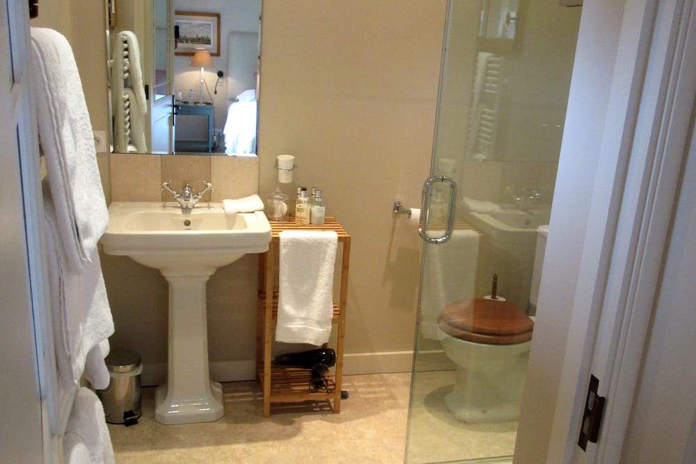 Photo of Bathroom in Louresse-Rochemenier