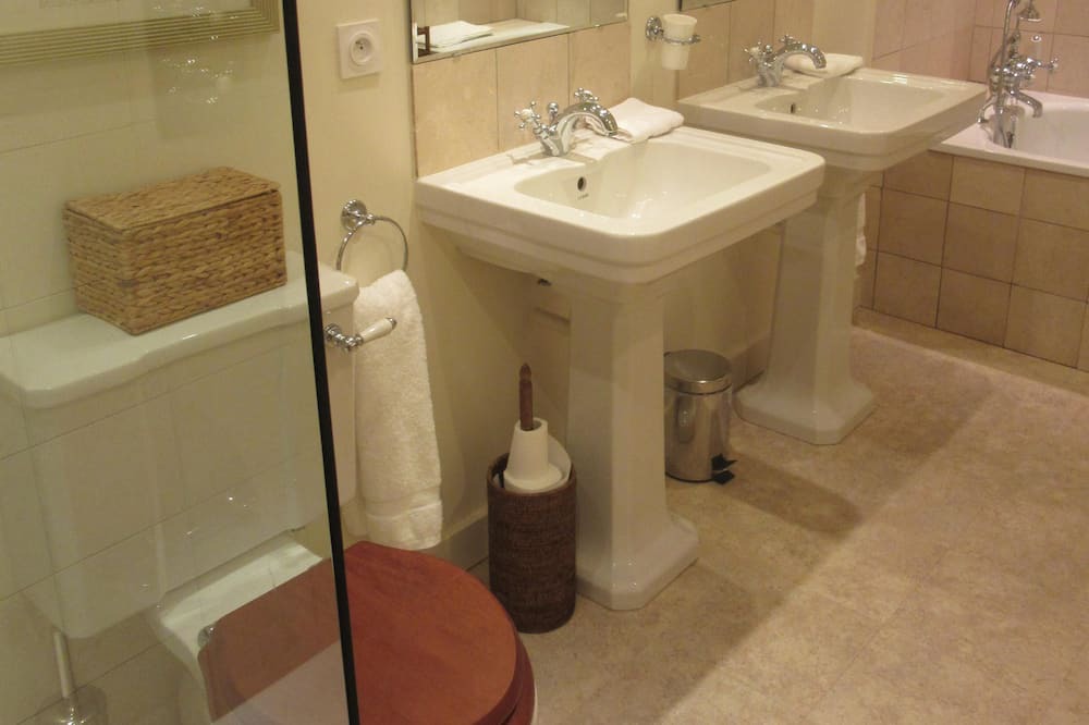 Photo of Bathroom in Louresse-Rochemenier