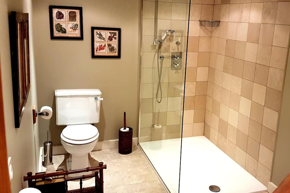 Photo of Bathroom in Louresse-Rochemenier