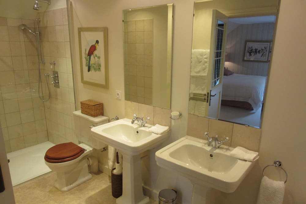 Photo of Bathroom in Louresse-Rochemenier