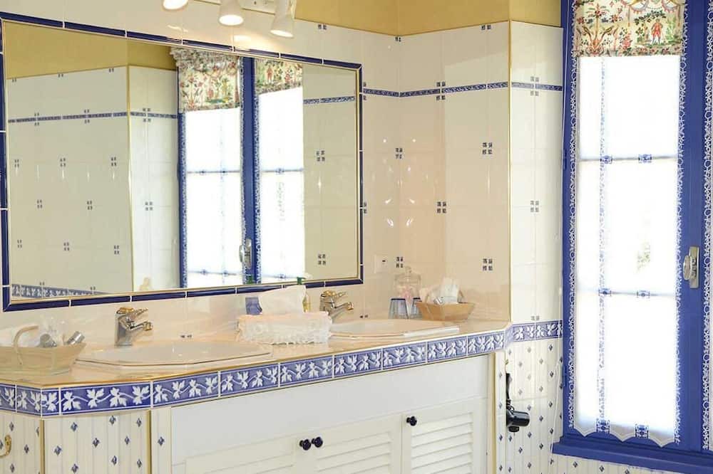 Photo of Bathroom in Saint Palais