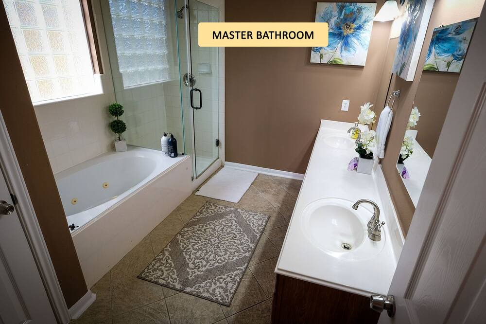 Photo of Bathroom in Riverpark West