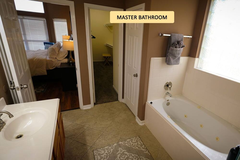 Photo of Bathroom in Riverpark West