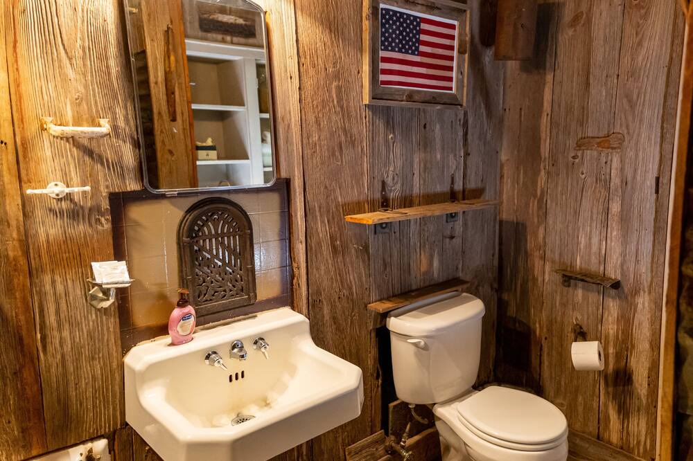 Photo of Bathroom in Satin