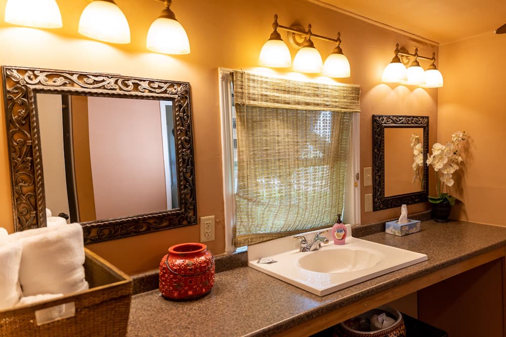 Photo of Bathroom in Satin