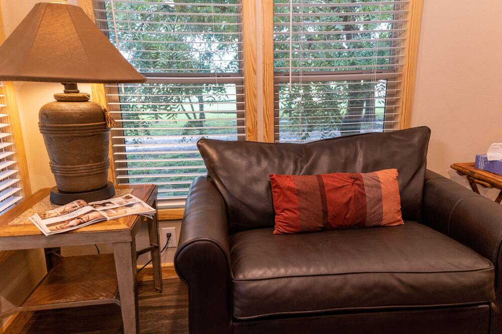 Photo of Livingroom in Satin