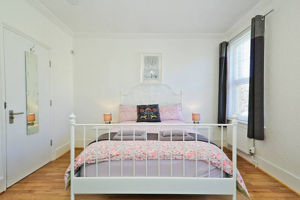Photo of Bedroom in Plumstead