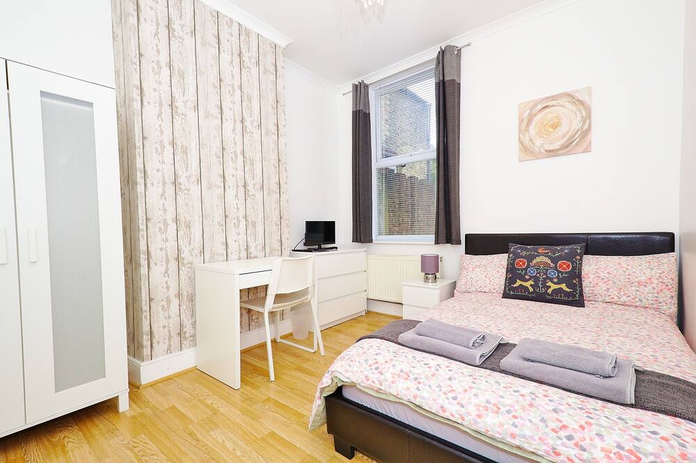 Photo of Bedroom in Plumstead