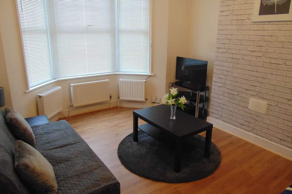 Photo of Livingroom in Plumstead