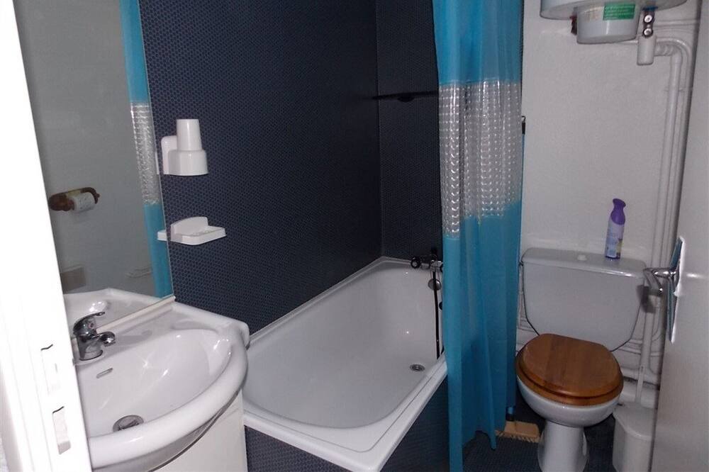 Photo of Bathroom in Saint-Aventin