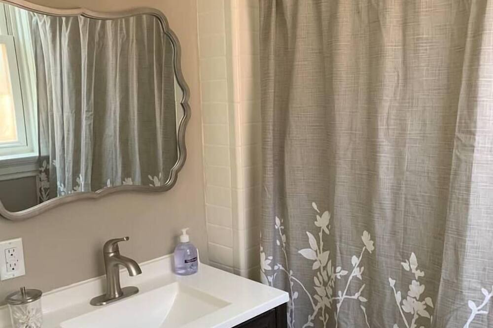 Photo of Bathroom in Shaw