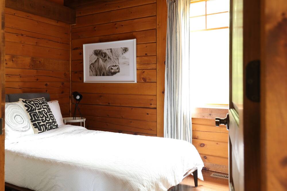 Photo of Bedroom in Notre-Dame-de-la-Merci