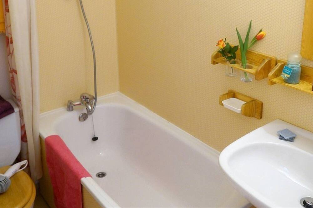 Photo of Bathroom in Saint-Aventin