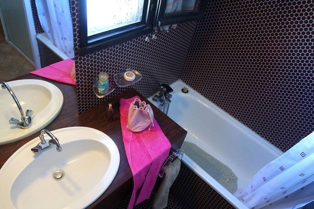 Photo of Bathroom in Saint-Aventin