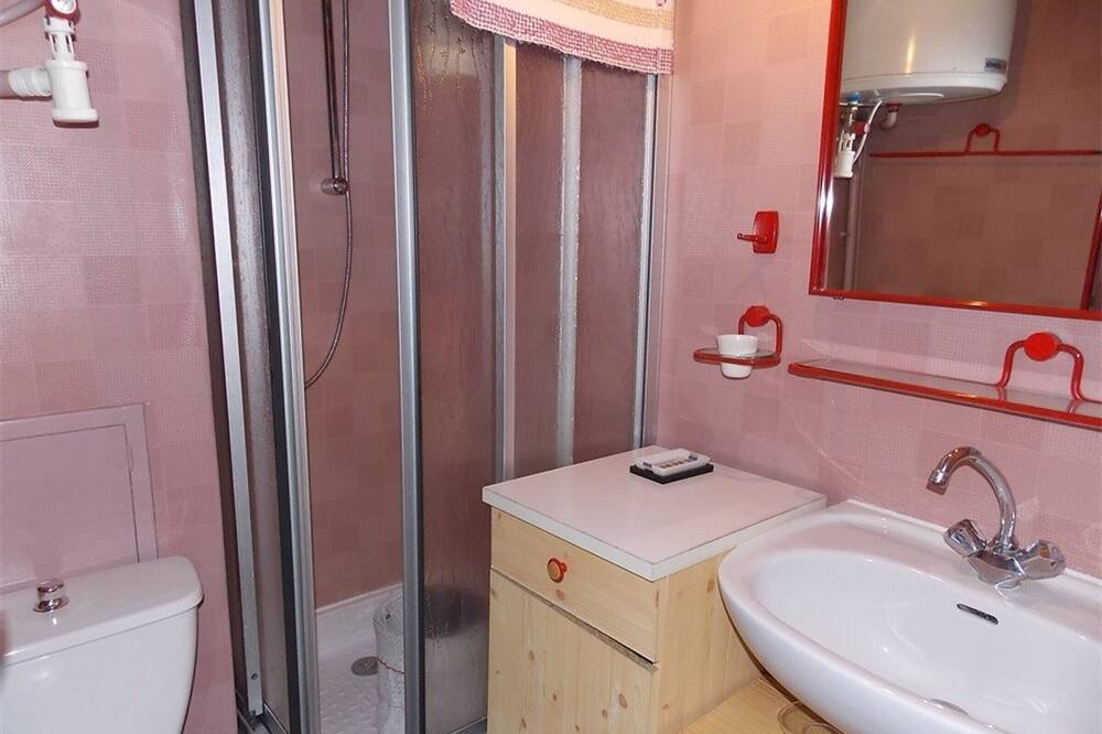 Photo of Bathroom in Saint-Aventin