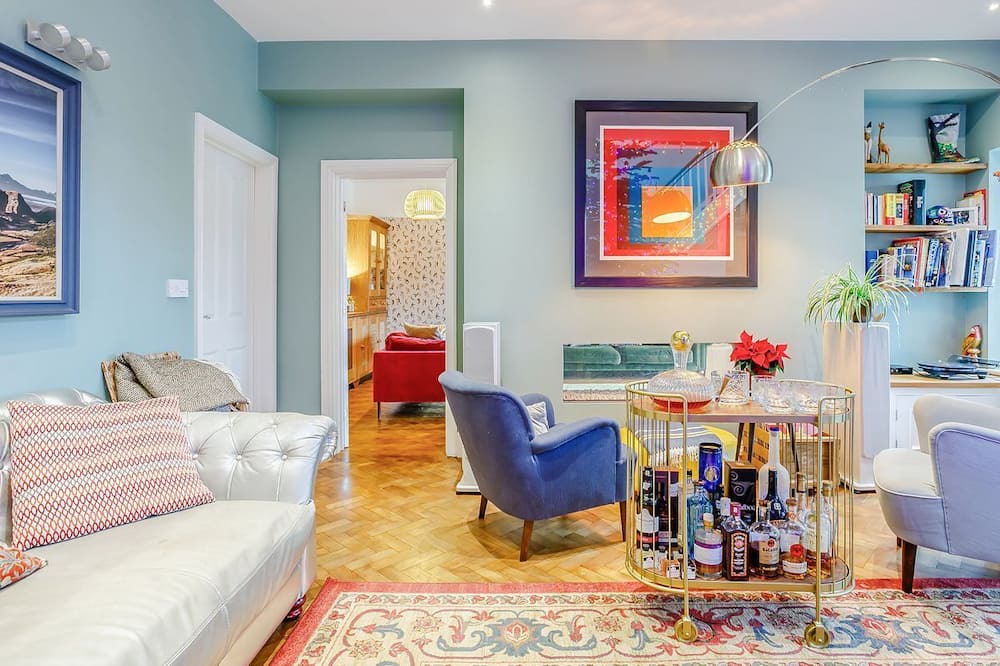 Photo of Livingroom in Five Oak Green