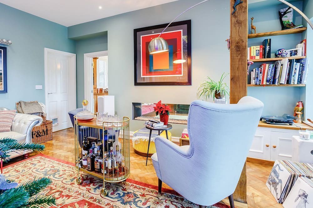 Photo of Livingroom in Five Oak Green