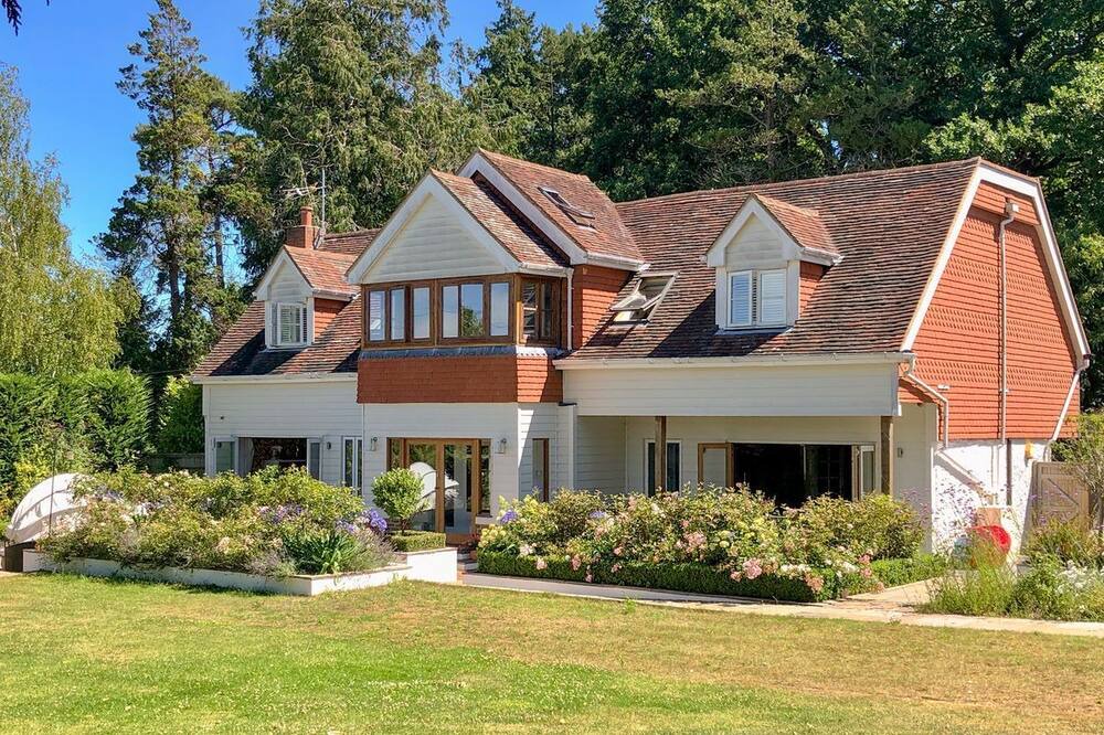 Photo of Outdoor in Five Oak Green