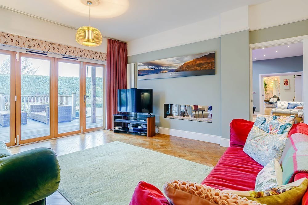 Photo of Livingroom in Five Oak Green