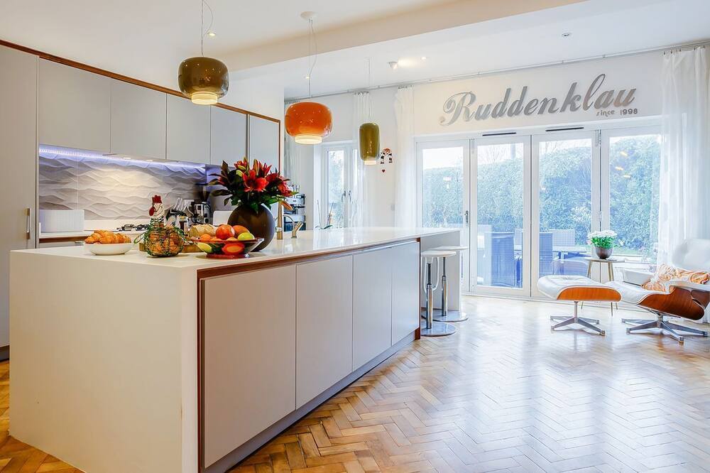 Photo of Others in Five Oak Green