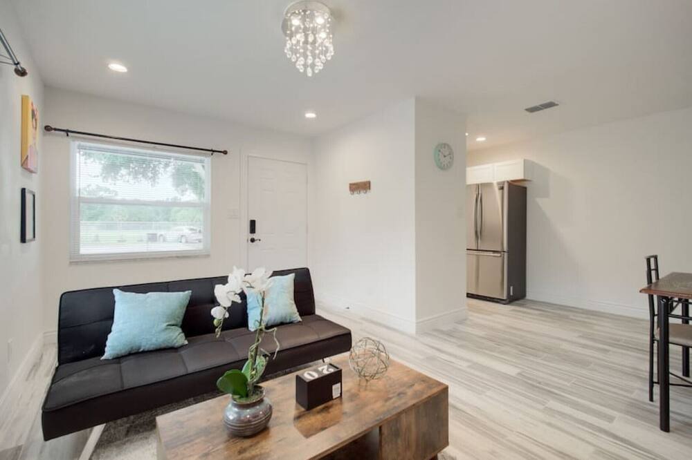 Photo of Livingroom in Ballast Point