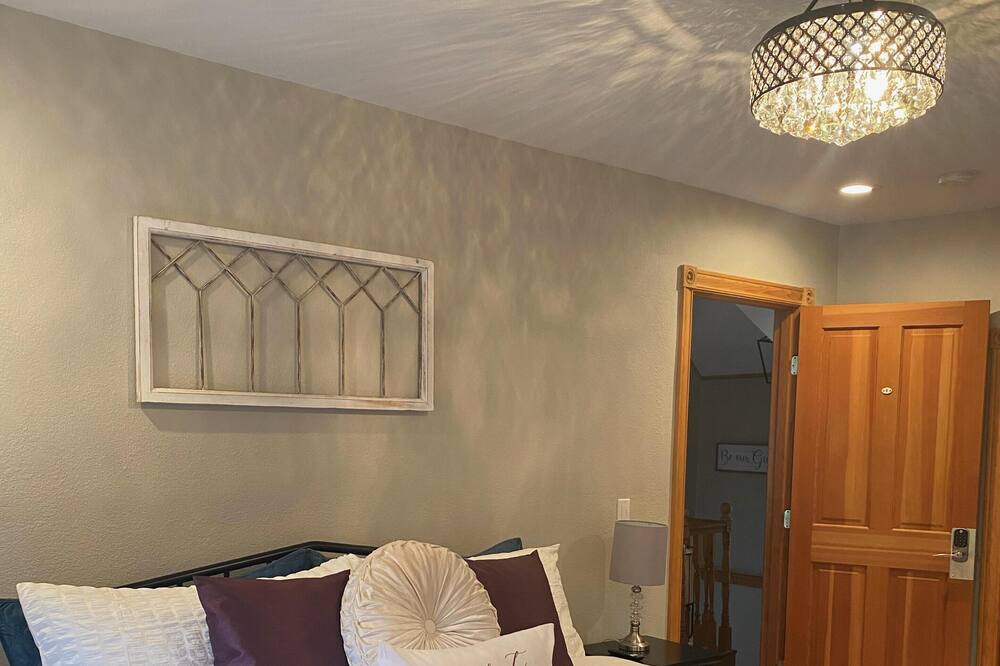 Photo of Others in Roslyn