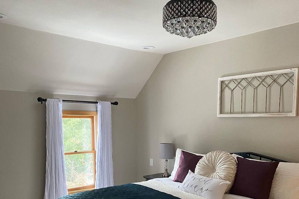 Photo of Others in Roslyn