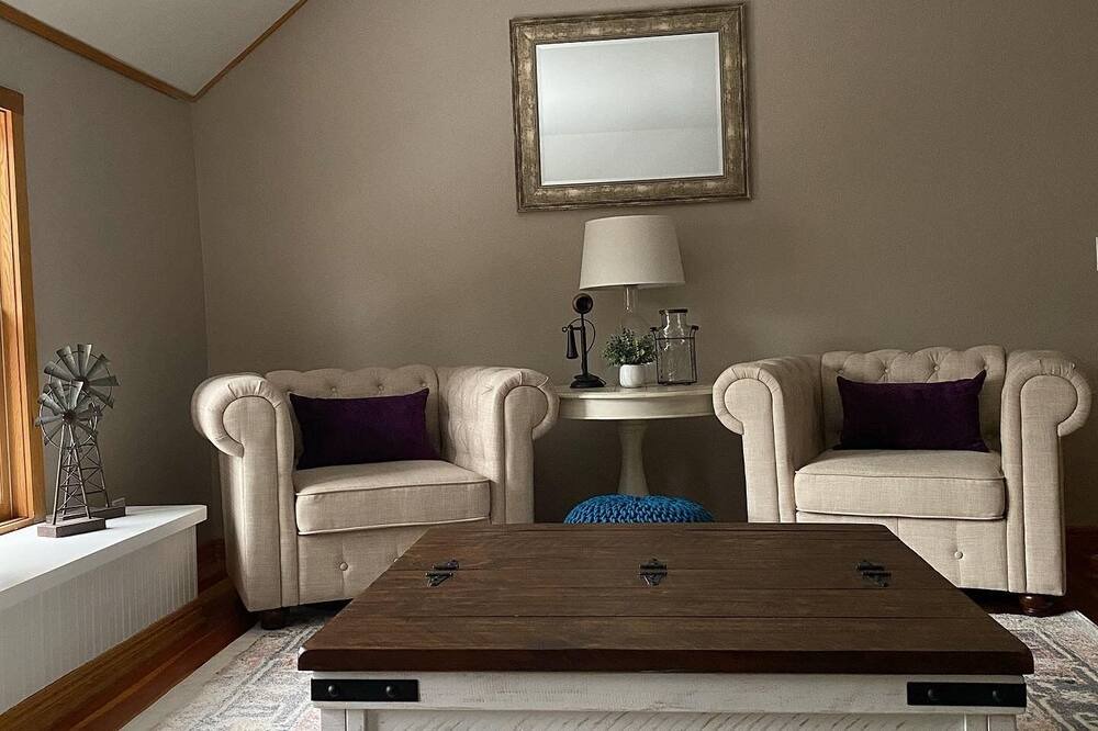 Photo of Others in Roslyn