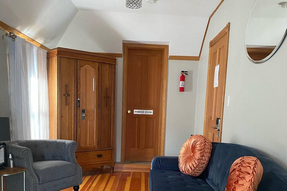 Photo of Others in Roslyn