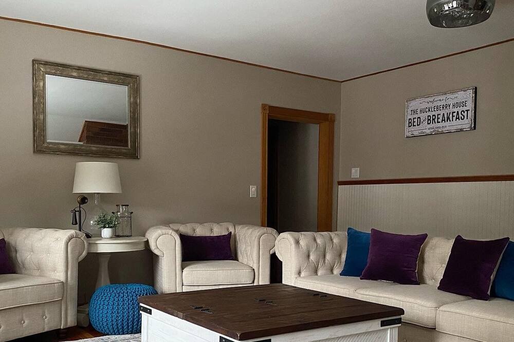 Photo of Others in Roslyn