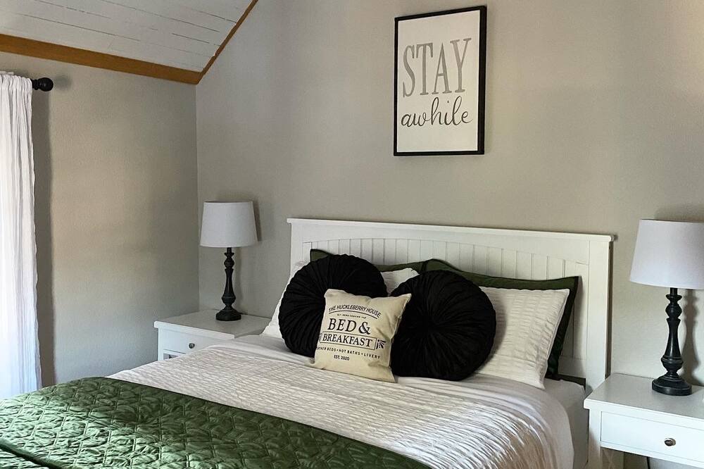 Photo of Others in Roslyn