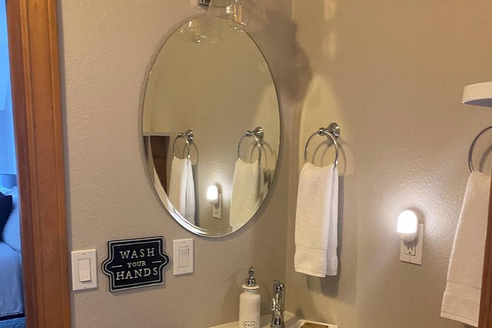 Photo of Bathroom in Roslyn