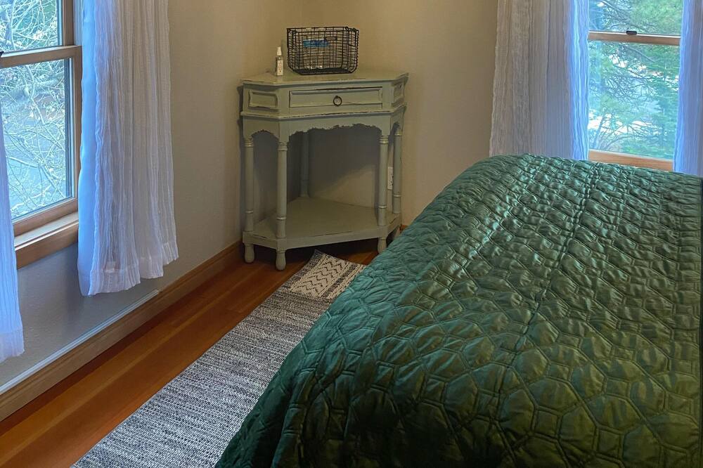 Photo of Others in Roslyn