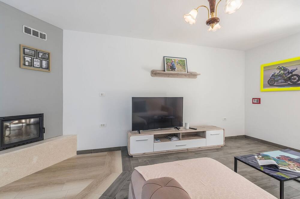 Photo of Livingroom in Pican