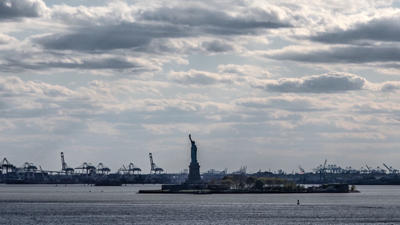 Photo of Others in Financial District