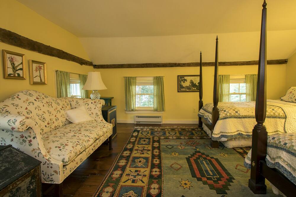 Photo of Bedroom in Lake Hill