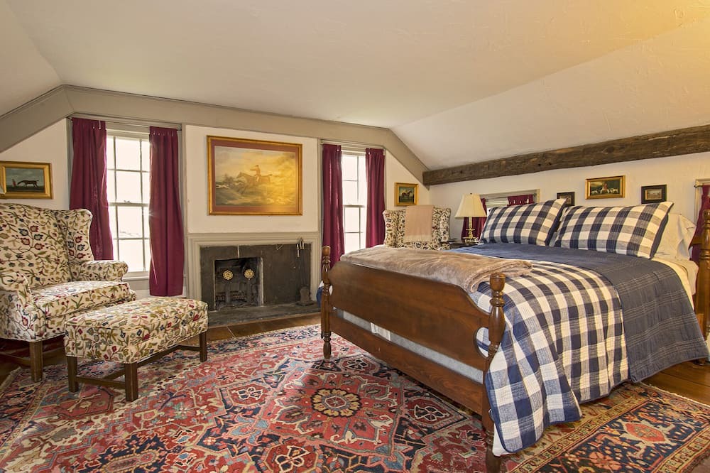 Photo of Bedroom in Lake Hill