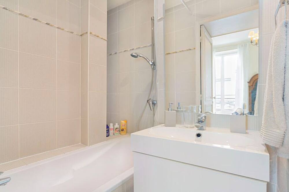 Photo of Bathroom in 8th Arrondissement