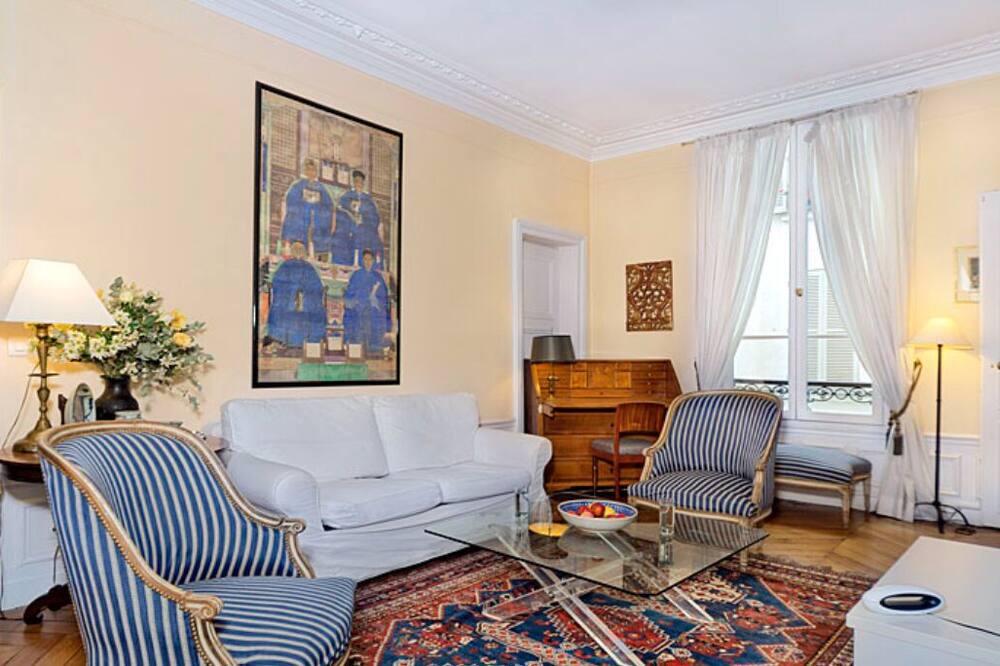 Photo of Livingroom in 8th Arrondissement