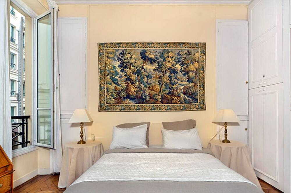 Photo of Bedroom in 8th Arrondissement