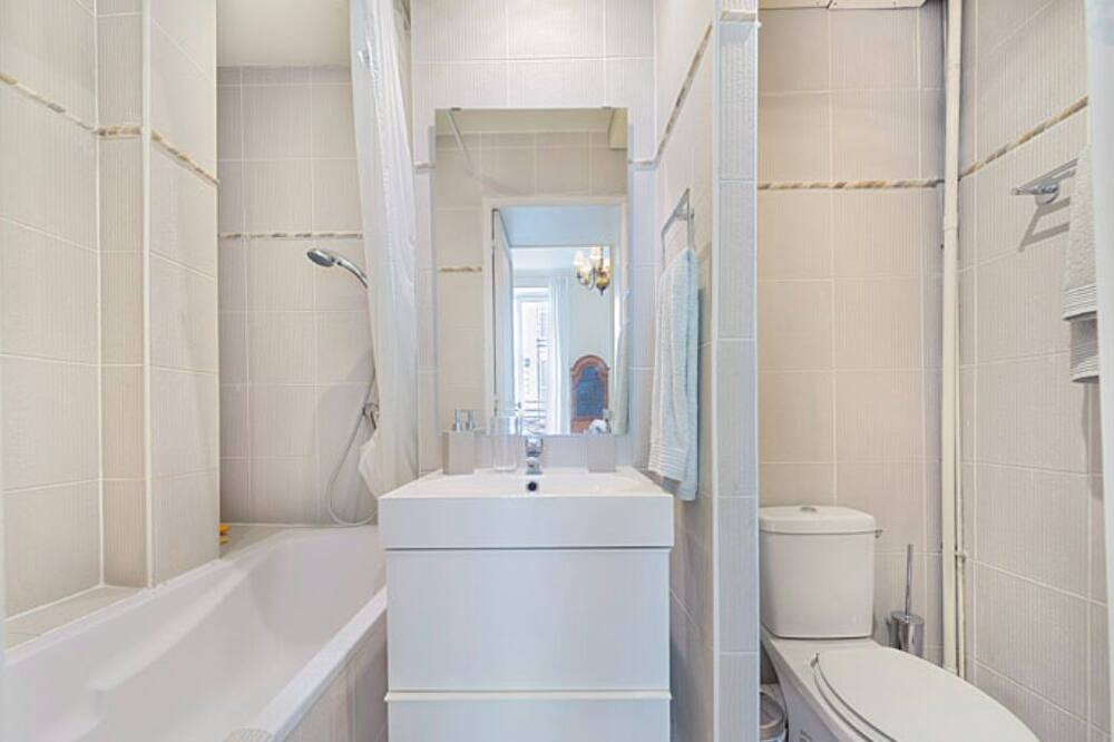 Photo of Bathroom in 8th Arrondissement