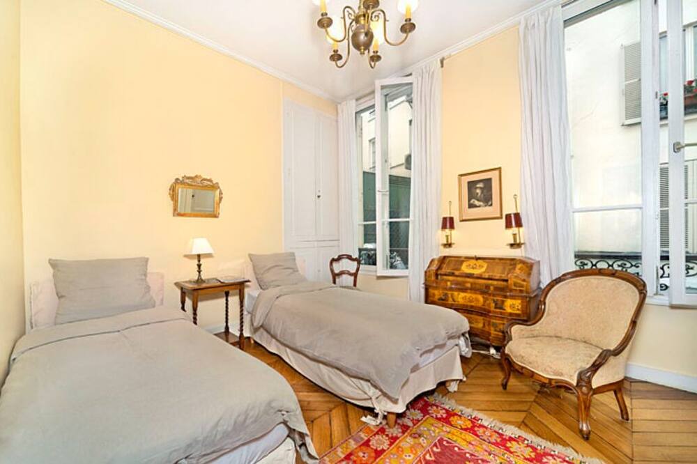Photo of Bedroom in 8th Arrondissement