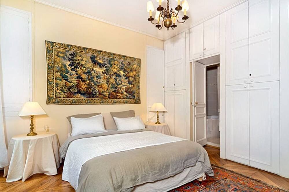 Photo of Bedroom in 8th Arrondissement