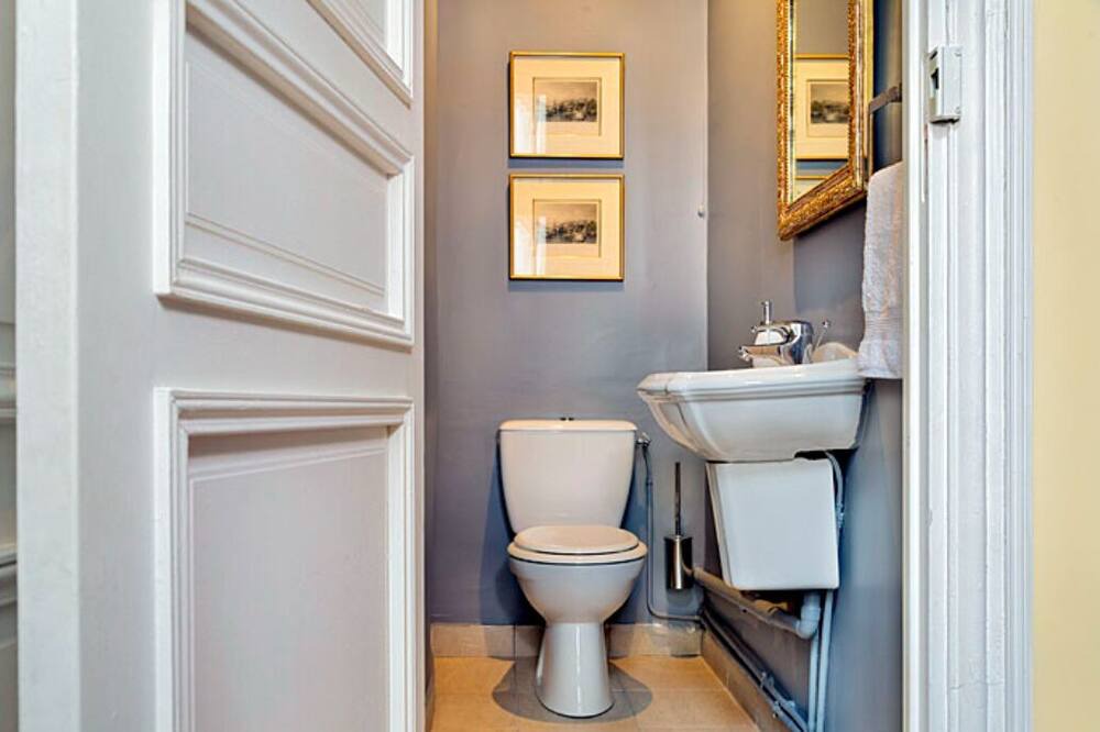 Photo of Bathroom in 8th Arrondissement