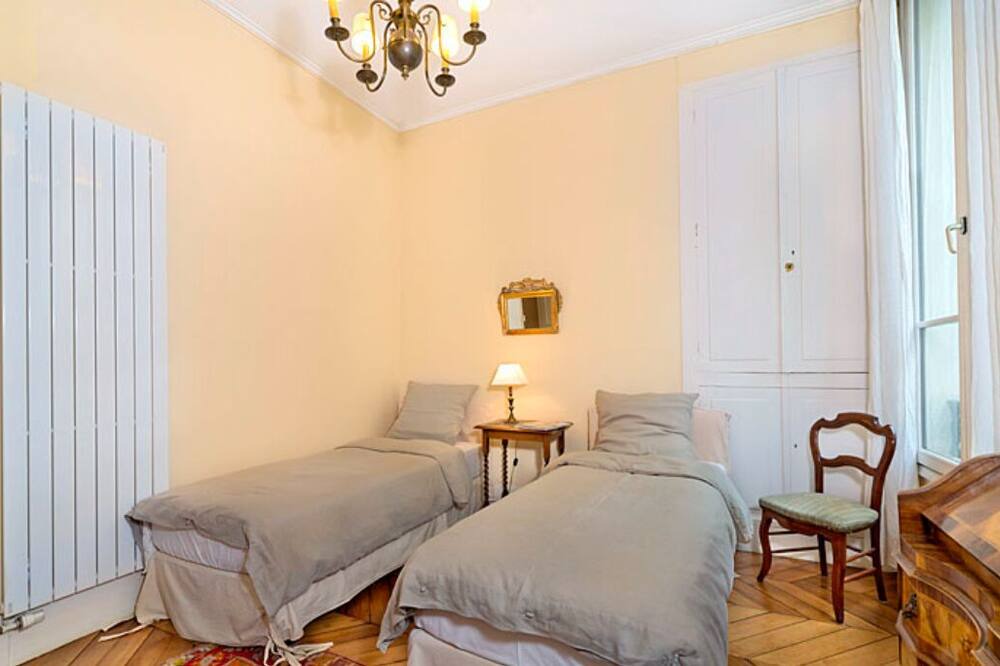 Photo of Bedroom in 8th Arrondissement