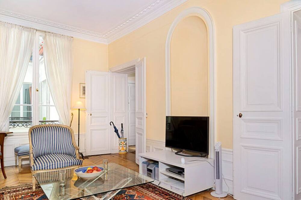 Photo of Livingroom in 8th Arrondissement