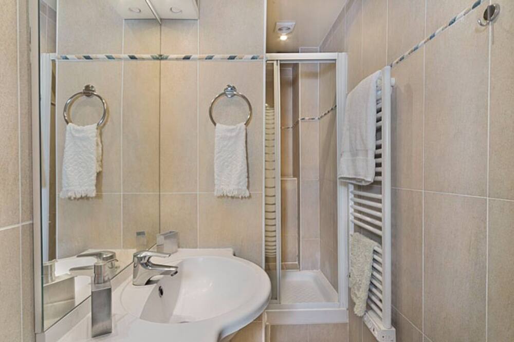 Photo of Bathroom in 8th Arrondissement