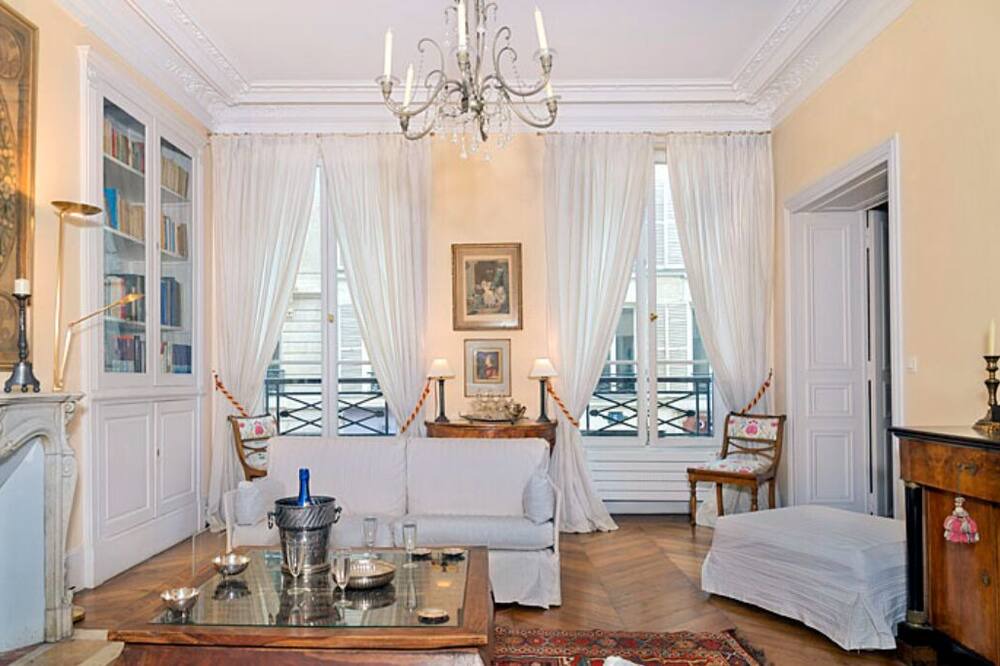 Photo of Kitchen in 8th Arrondissement