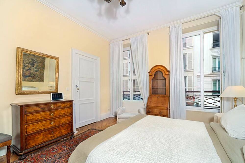 Photo of Bedroom in 8th Arrondissement