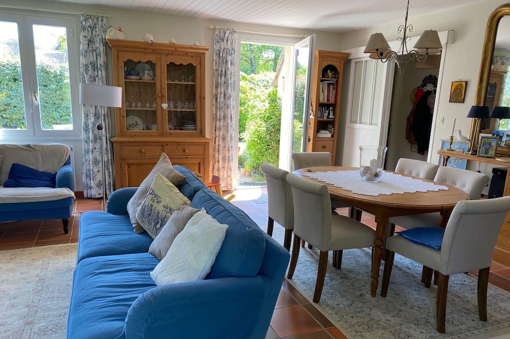 Photo of Livingroom in Saint-Lyphard